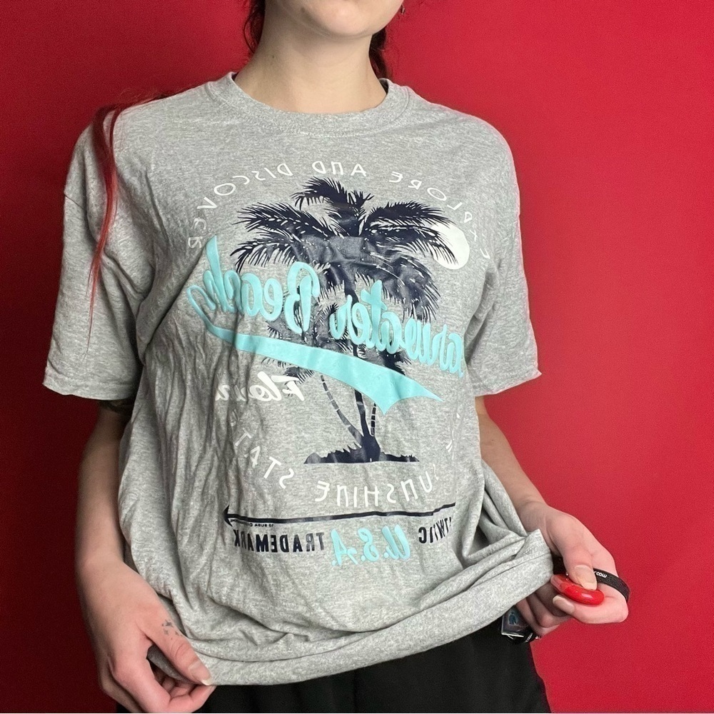 Grey graphic tee shirt 🤍🖤​​​​​​​​​​​​​​​​​​​​​​​